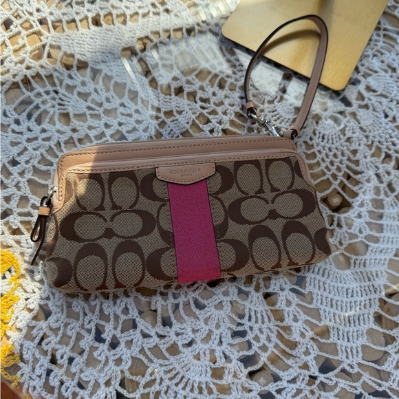 Coach signature stripe  C tote bag with matching wristlets. - Picture 8 of 10